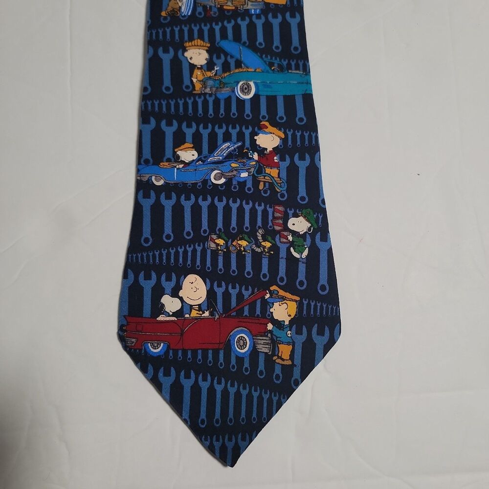 Vintage Snoopy Charlie Brown Peanuts Pit  Stop Silk Tie United Peanut Syndicate